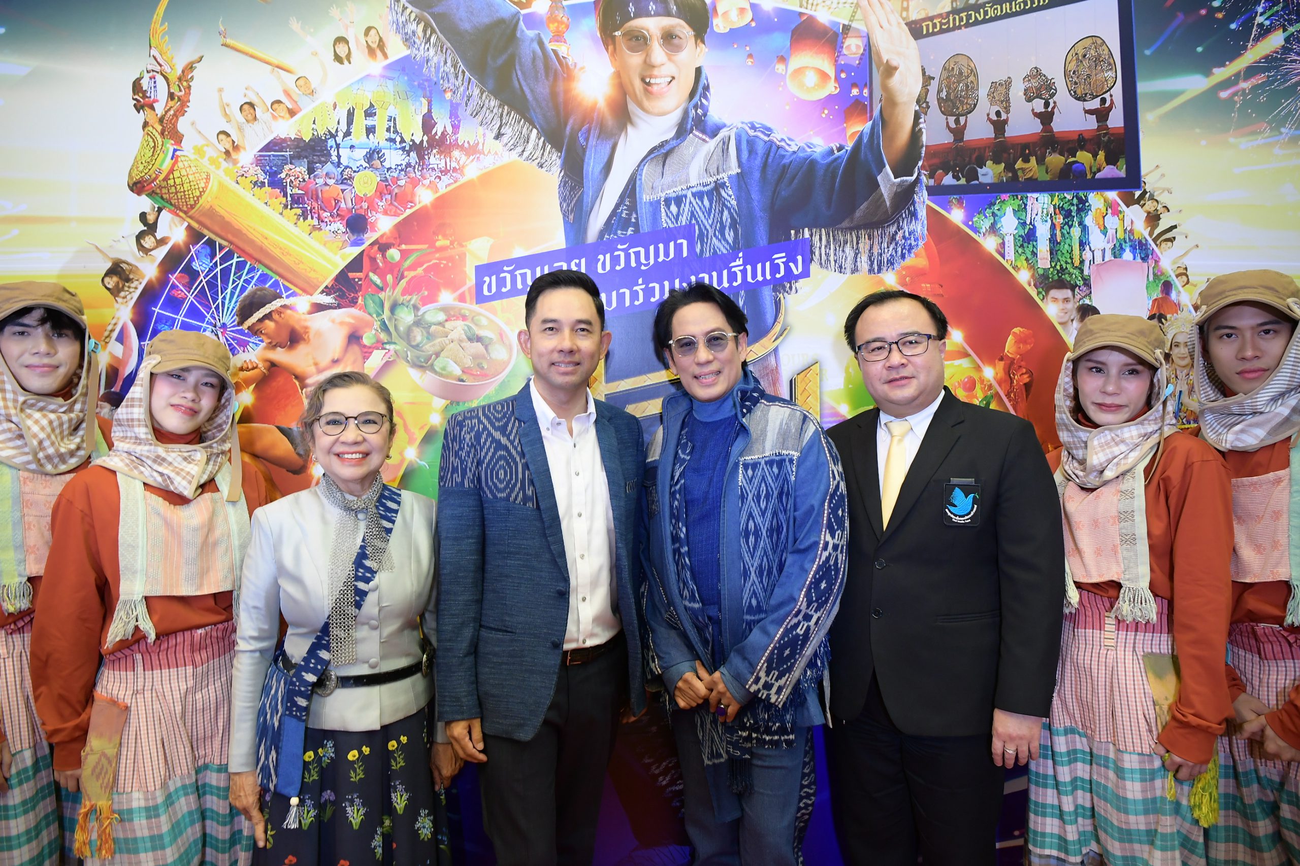 เปิดตัวมิวสิควิดีโอเพลงฟ้อนทั้งน้ำตา โดย เบิร์ด ธงไชย (8)