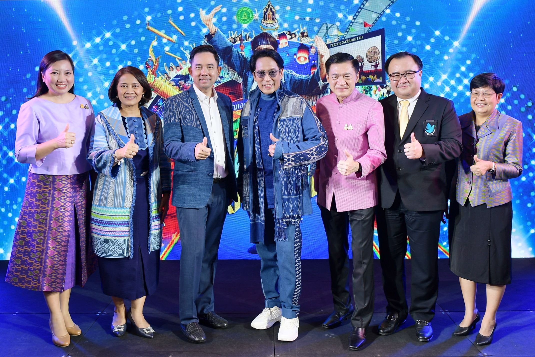 เปิดตัวมิวสิควิดีโอเพลงฟ้อนทั้งน้ำตา โดย เบิร์ด ธงไชย (9)